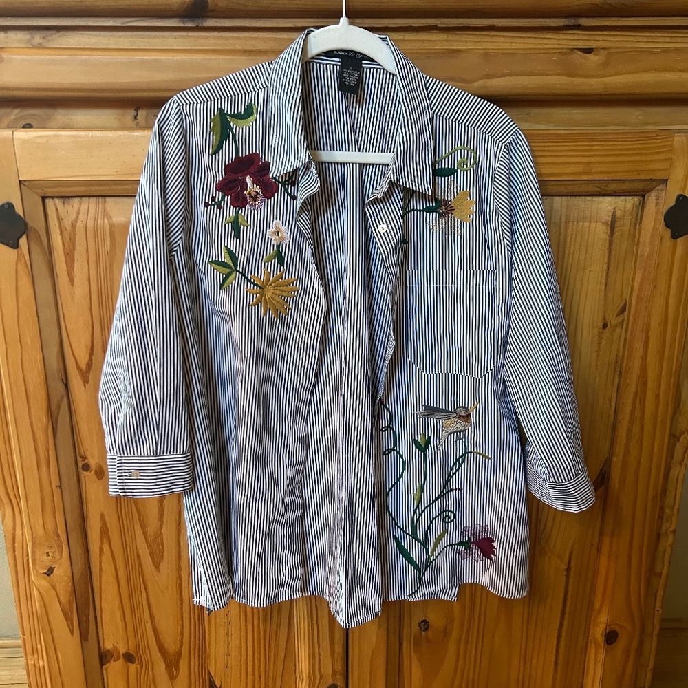 Olivia Grace Women's Button Up Blue & White Pinstripe Blouse w/Embroidery Size L